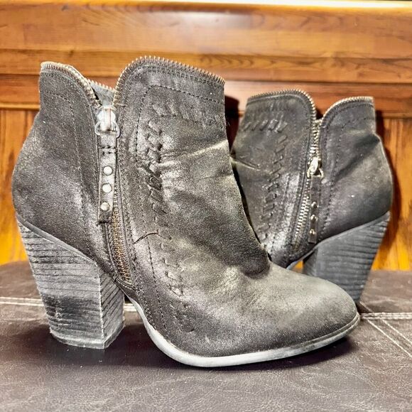 Daisy Fuentes Women's Carolina Zip Up Wedge Heel Black Suede Booties - Size 7 - Picture 1 of 10